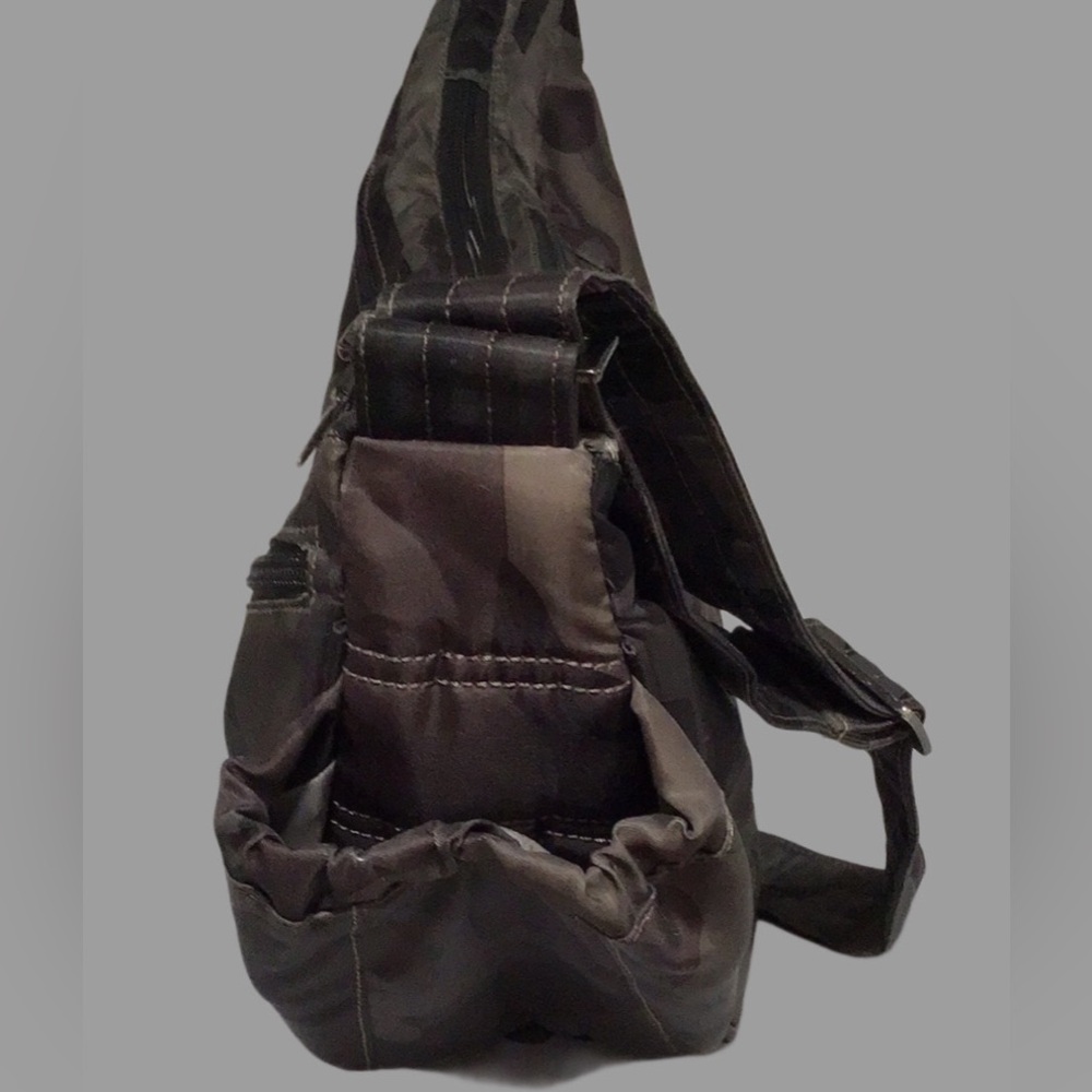 LUG Boomerang Charcoal Gray Camo Print Crossbody Sling Freestyle Bag - Picture 11 of 14